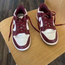 Nike Dunks Maroon