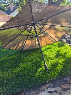 Paraguas higante PARA SU PATIO or PORCHE listo para usted ahhorita. Huge pool umbrella with long pole