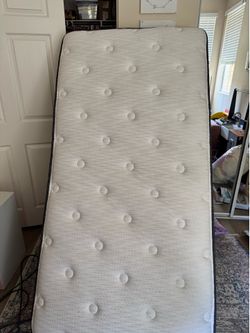 Twin pillow top matress