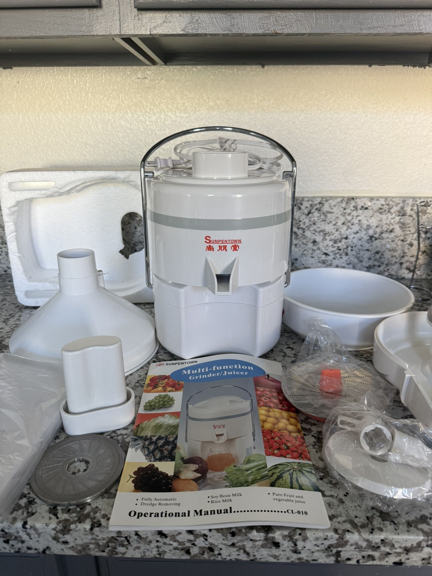 Brand New Sunpentown 3-in-1 MultiFunction Grinder/Juicer (Model CL-010)