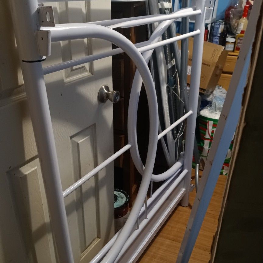 bunk bed with bottom matress
