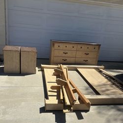 King or call king bedroom set