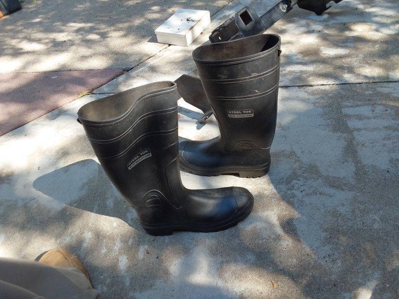 Size 12 Rubber boots