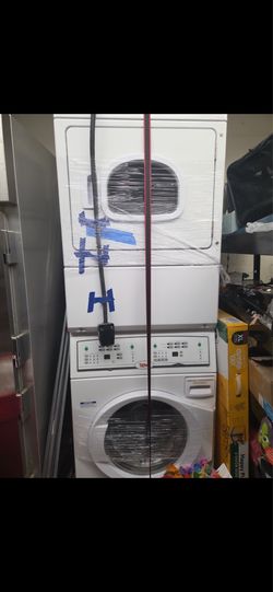 Speed Queen Stackable Washer/ Dryer ( Commercial washer/ dryer)