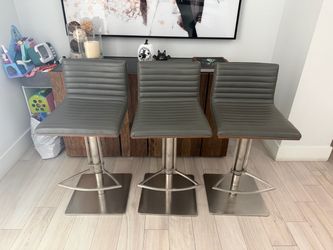Set of 3 swivel Bar stools height  adjustable