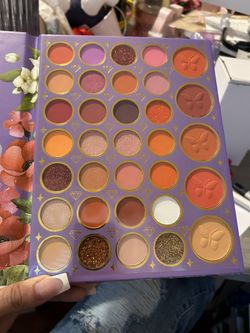Selena Makeup Pallet