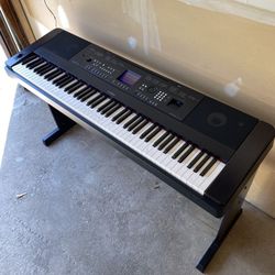 Yamaha DGX-650 Portable Grand Piano