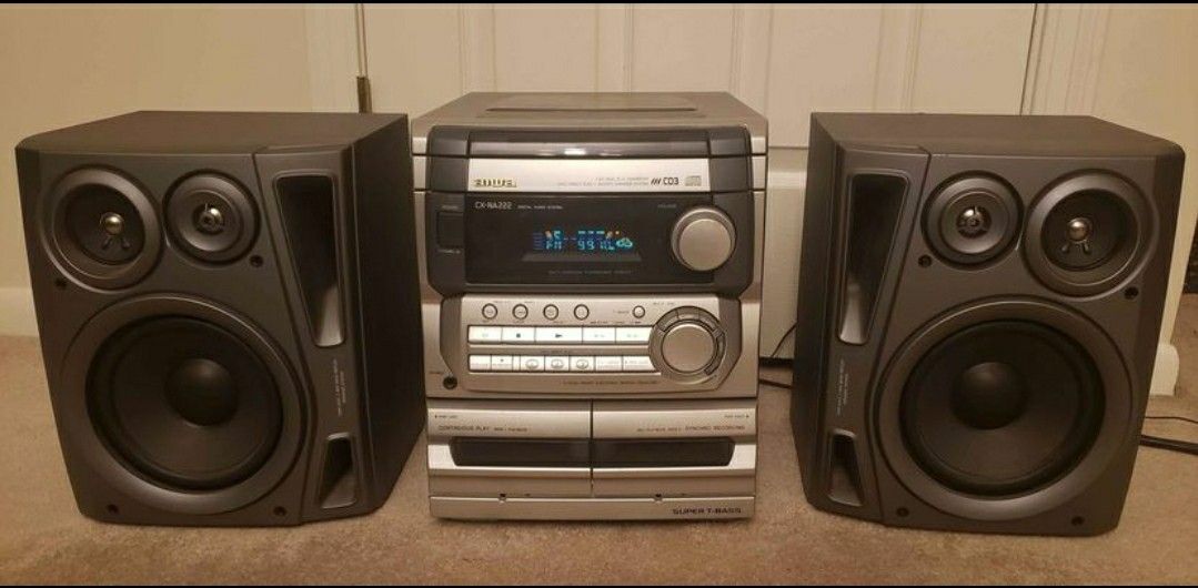 Aiwa Stereo With Speakers - Works
