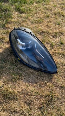 PORSCHE MACAN 95B OEM GENUINE RIGHT (PASSENGER) SIDE XENON HEADLIGHT ASSEMBLY