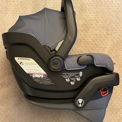 Uppababy Mesa V2 baby seat with Base