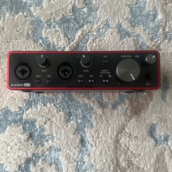 Focusrite Scarlette 2i2 USB Audio Interface
