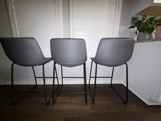 3 barstools