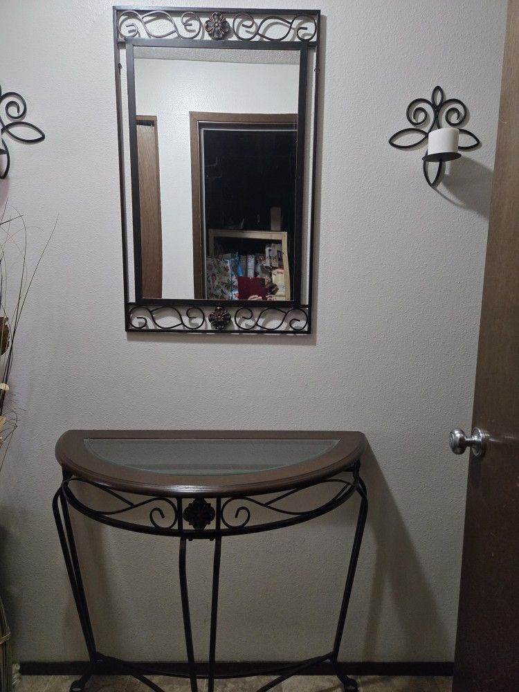 Entry Table And Mirror