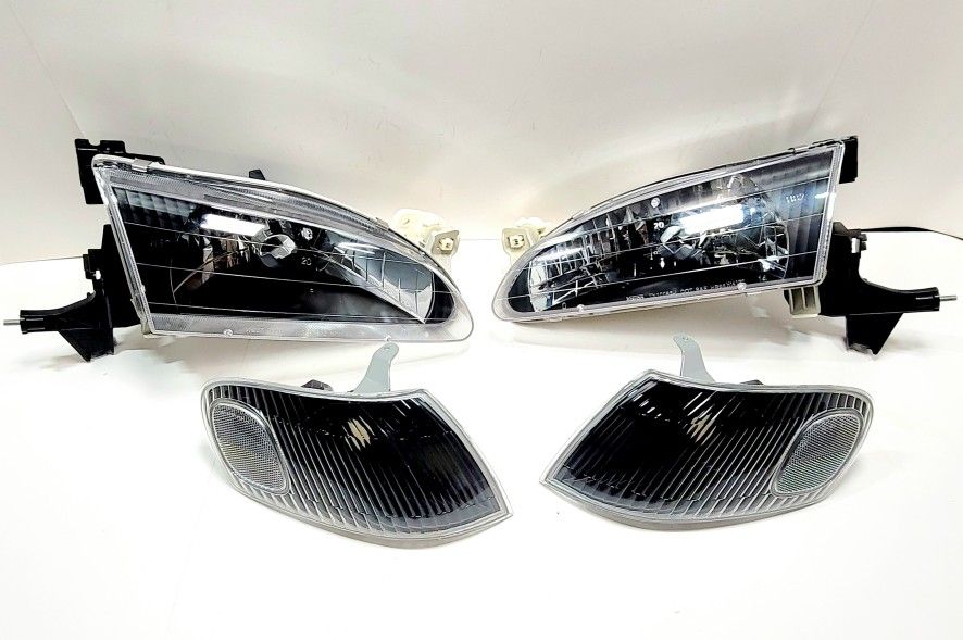 Headlights For 99-00 Toyota Corolla 