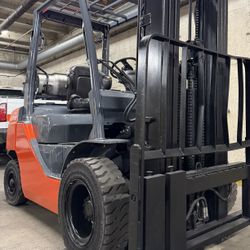 TOYOTA 2019 forklift 5500 lb,side shift , PNEUMATIC TIRES