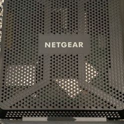 Netgear Nighthawk AC 1900 WIFI CABLE MODEM ROUTER 