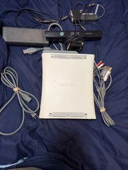 Xbox 360 Console with Kinect and Cables. OBO
