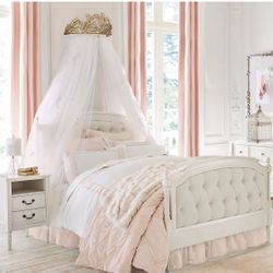 Bed Crown With Sheers 
