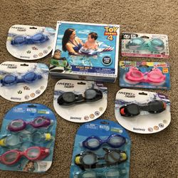 Swim goggles and rocket ride in Float seat