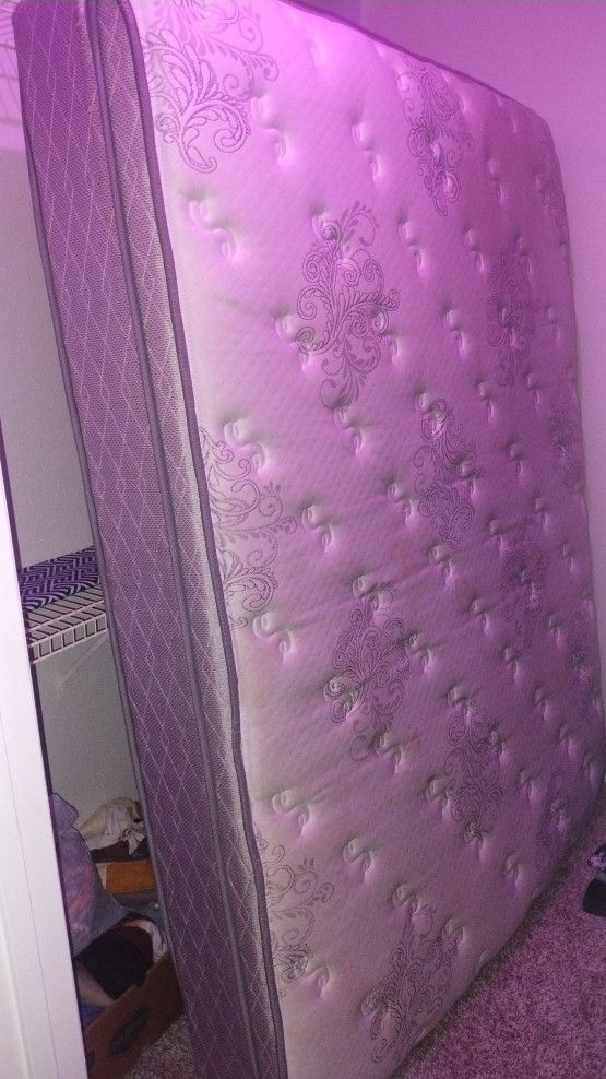 Queen Size Mattress, Box Spring, Metal Frame