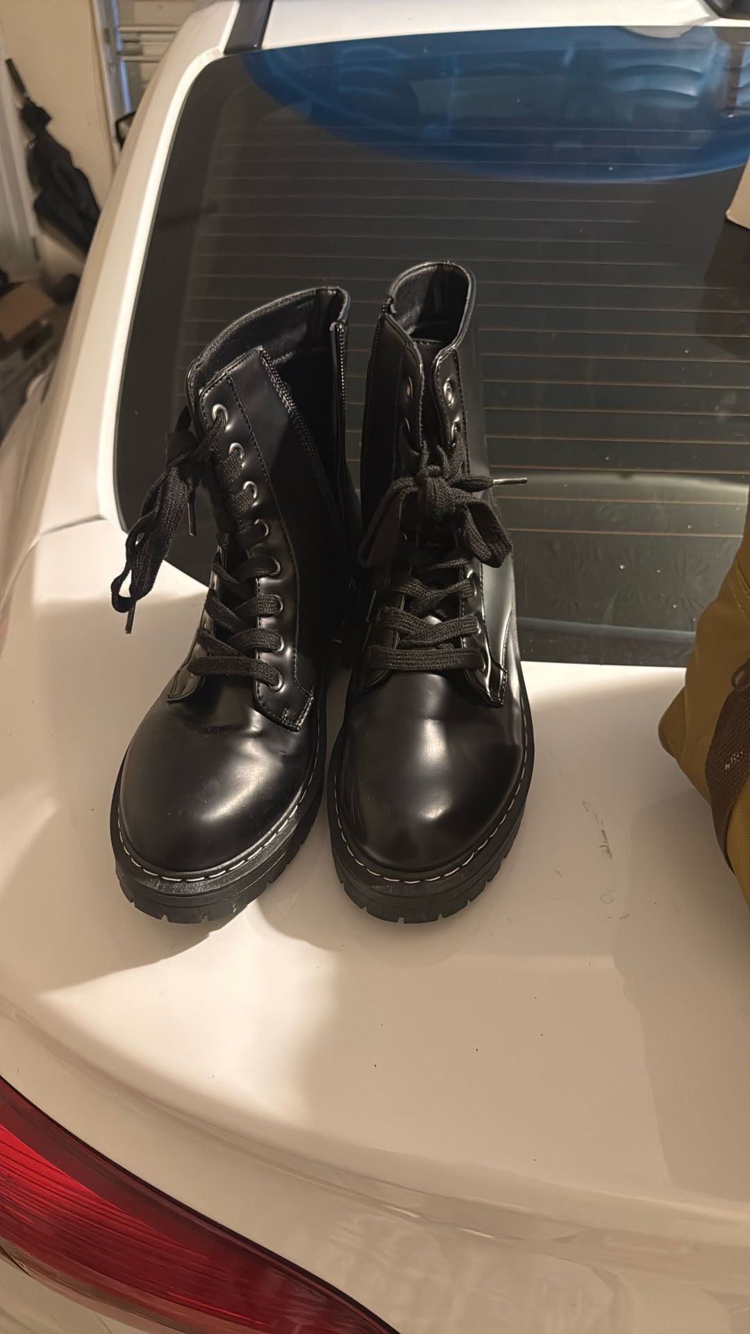 Kaedy Sugar Boots Size 9