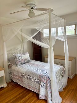 Canopy Bed Twin