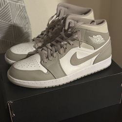 Jordan 1 Mid Se Colleg Grey Size 14