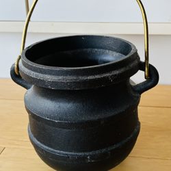 Cauldron, Black Metal w/feet and handle. 6” TallX5” Diameter.