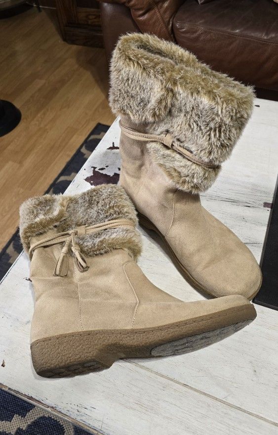 Lady's Boots Sz 9.5