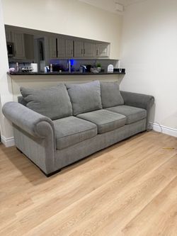 Sofa 3 seater includes all cushions plus 3 throw pillows to match