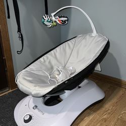 4moms- mamaroo swing