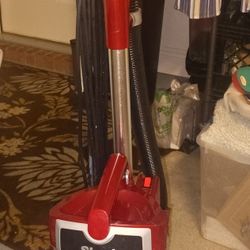 Shark NAVIGATOR Lift-Away PET Upright Vacuum ZU561 Red/Black