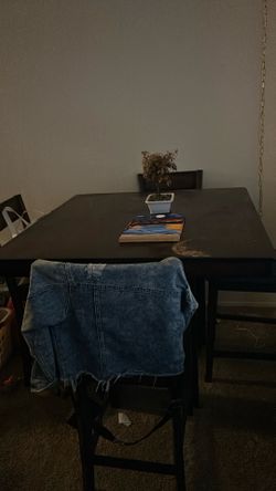 Dining Table with 4 chairs s