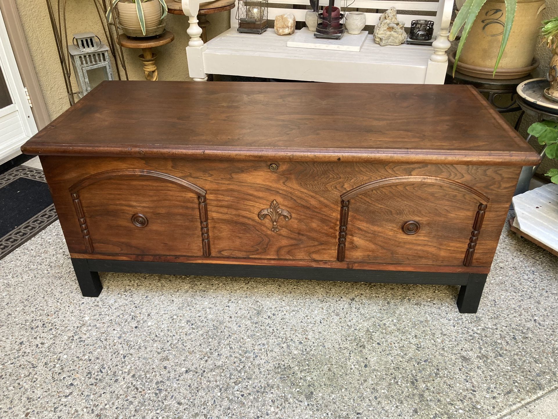 Cedar Chest / Coffee Table / Storage Bench