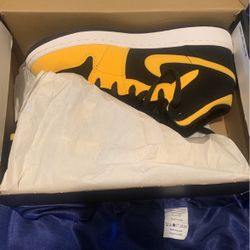 Jordan 1 Mid Reverse New Love