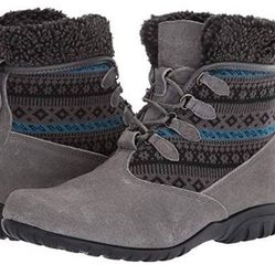 NEW size 7 Propet Women Fashion Winter Snow Boot Delaney Alpine

