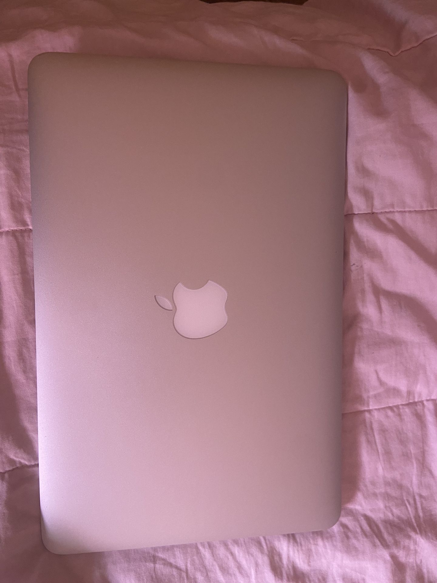MacBook OS X 10.10, 11.6 Inch Perfect Condition