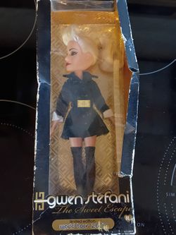 GWEN STEFANI THE SWEET ESCAPE LIMITED EDITION WORLD TOUR 2007 HARAJUKU LOVERS DOLL. 