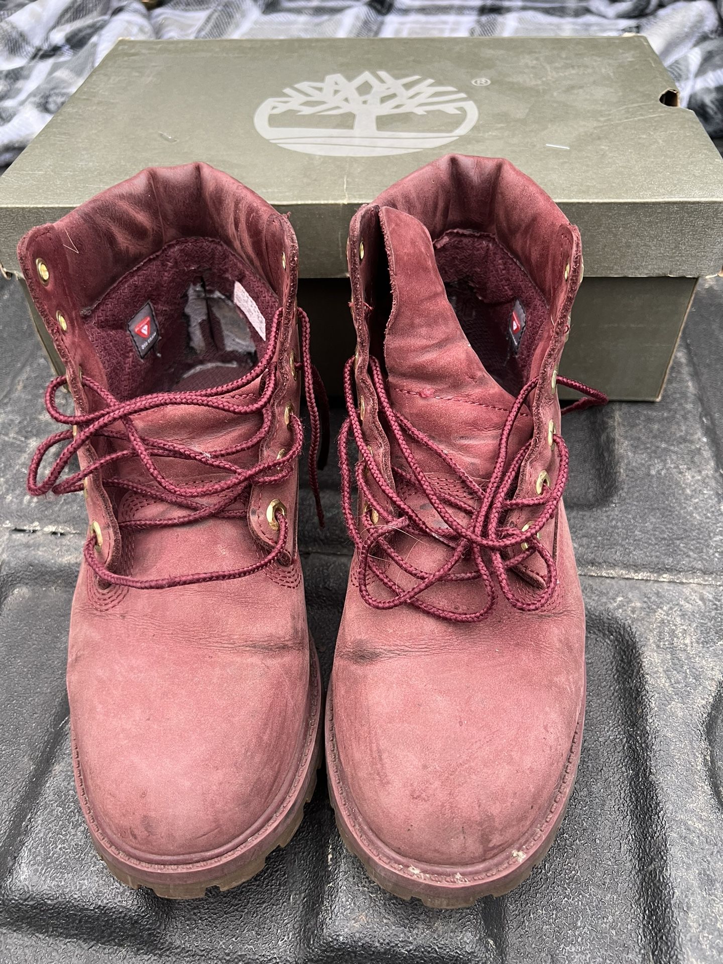 Timberland Juniors work Boots Size 5.5 . Some wear on inside heal see last picture 