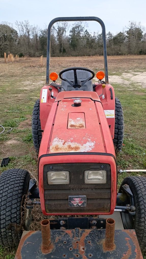 1233 Massey Ferguson