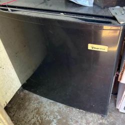 Magic Chef Mini Fridge 