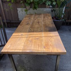 Table ( Mesa )