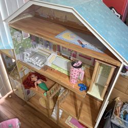 Doll House 