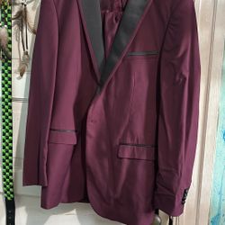 Burgundy Slim Fit Tuxedo With Black Lapel Size 42R Or Medium