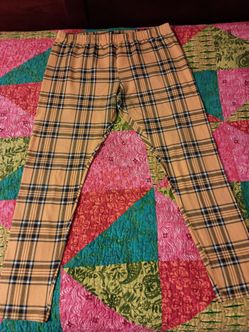 Stylish Ladies Yellow Plaid Leggings.