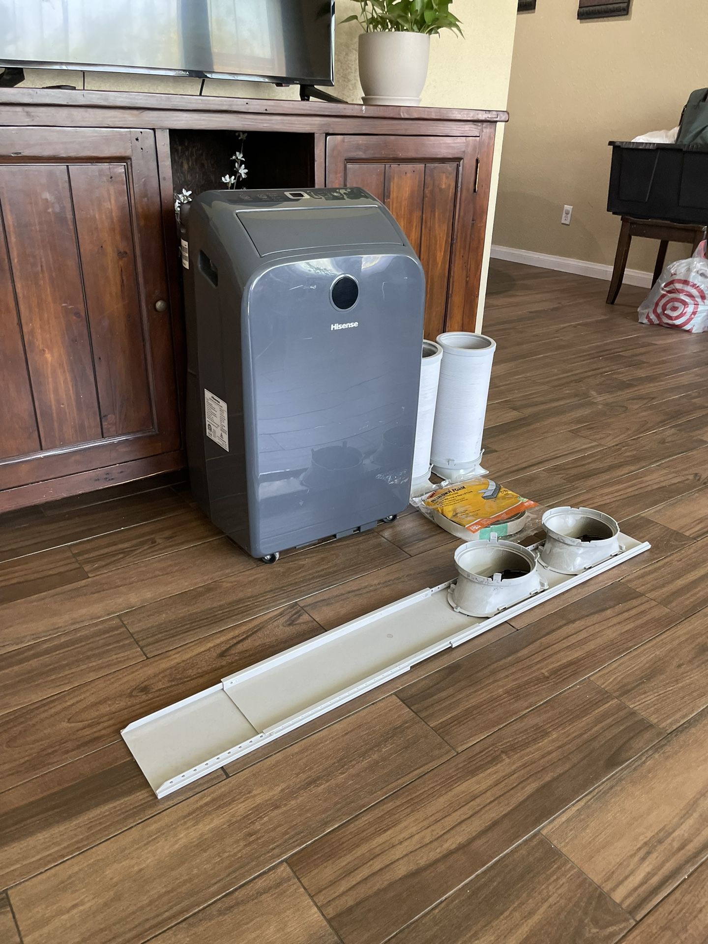 Hisense portable AC unit with window vents asking $250 pick up only no trades cools about 600ft pick up only willing to drop it off if needed for an a