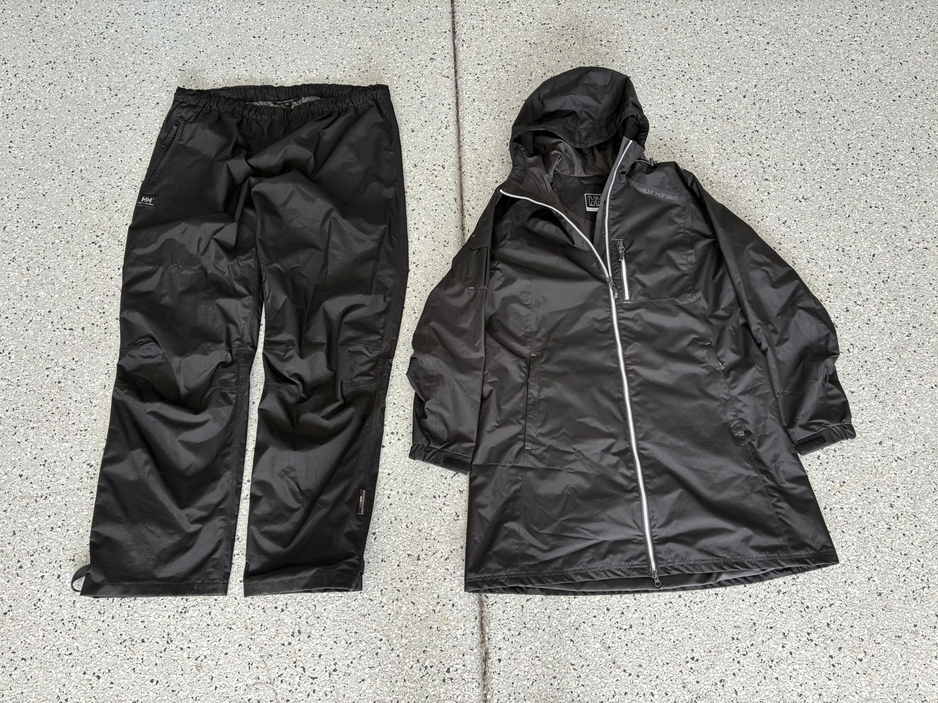“HELLY HANSEN” 2-Piece Rain Gear Jacket & Pants. Size XXL. Black. Pre Owned.