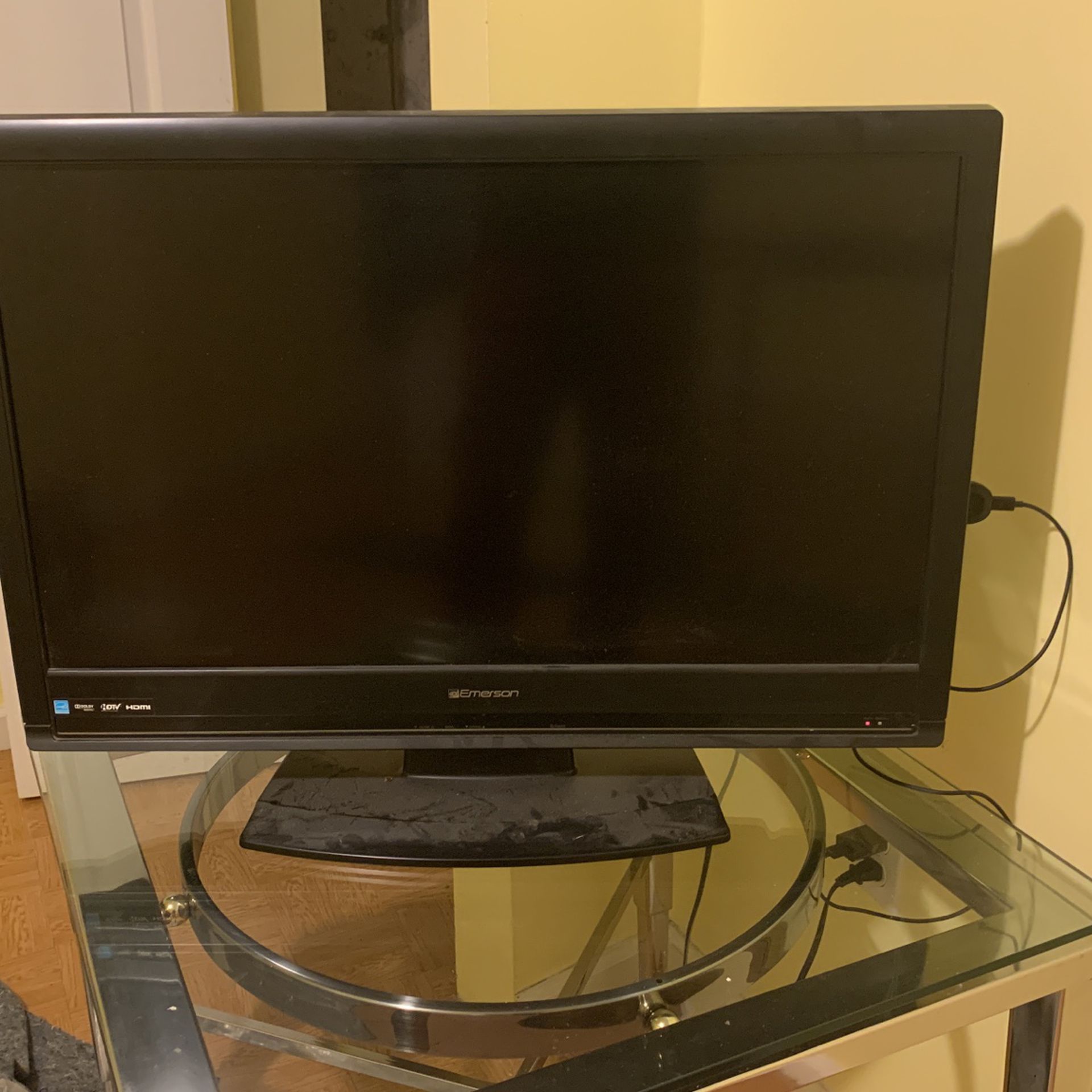 Emerson 32inch Tv with Stand Chromecast Included