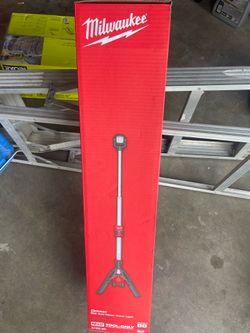 Milwaukee rocket light