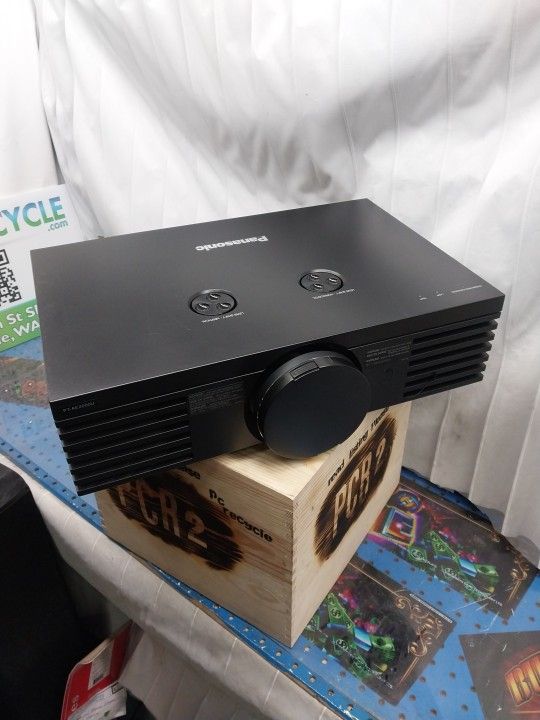 Panasonic LCD Projector Pt-ae2000u